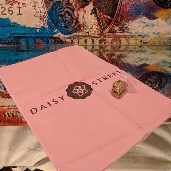 BOOTS - Picture 2 of 7